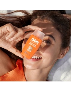 Facial Sun Cream Isdin Fusion Water Magic Glow Spf 30 50 ml 2