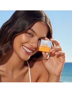 Sunscreen stick Isdin Invisible Stick Spf 50 10 g 2